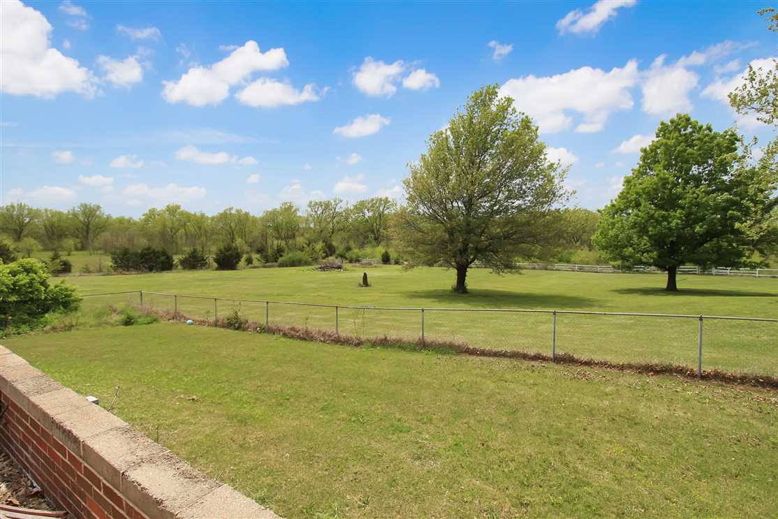 Houses and land for sale in Kansas