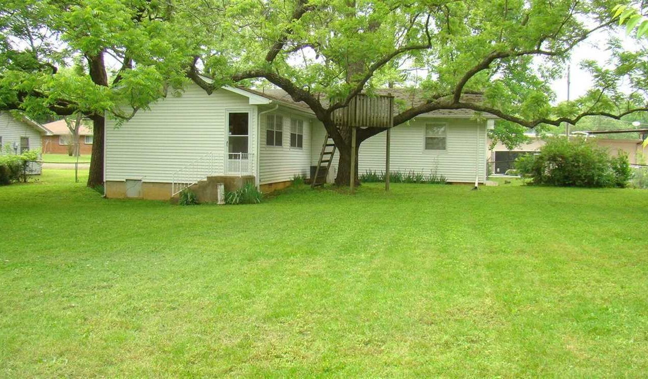 Property for sale at 209 East 4th Street Mountain view MO 65548