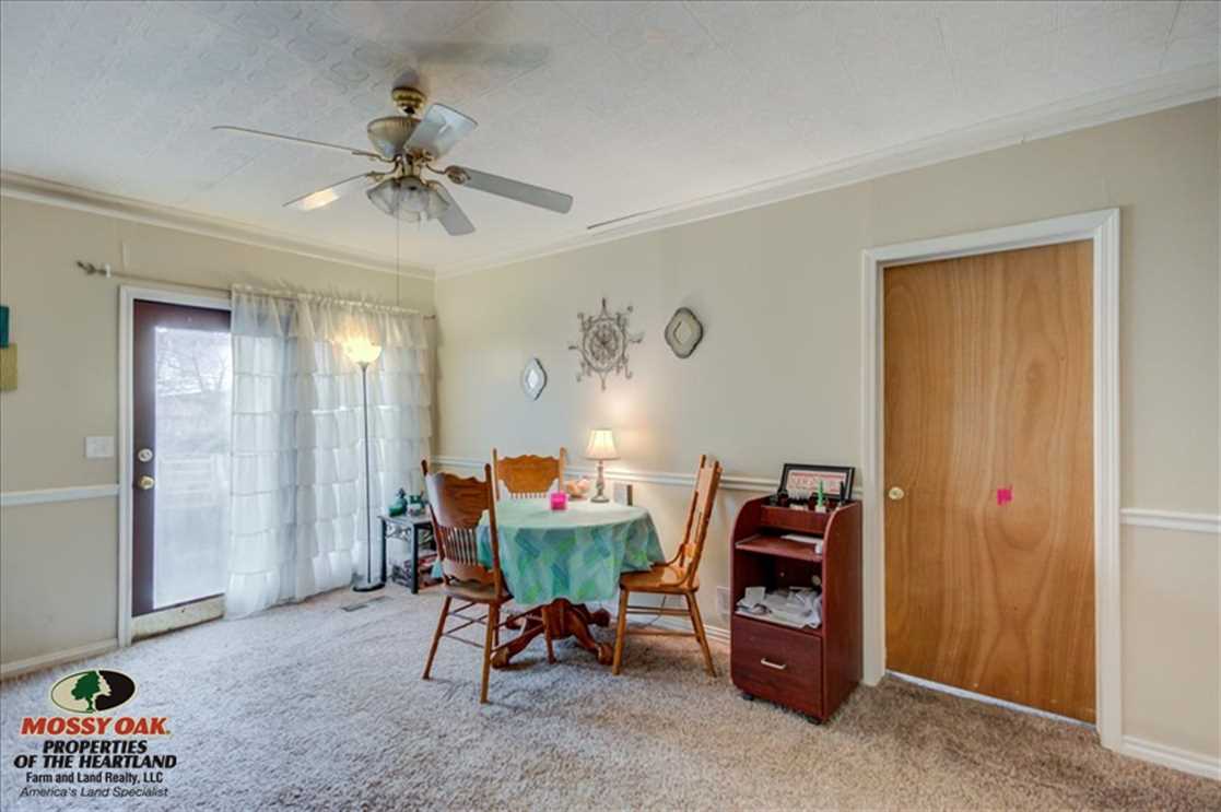 Houses and land for sale in Kansas