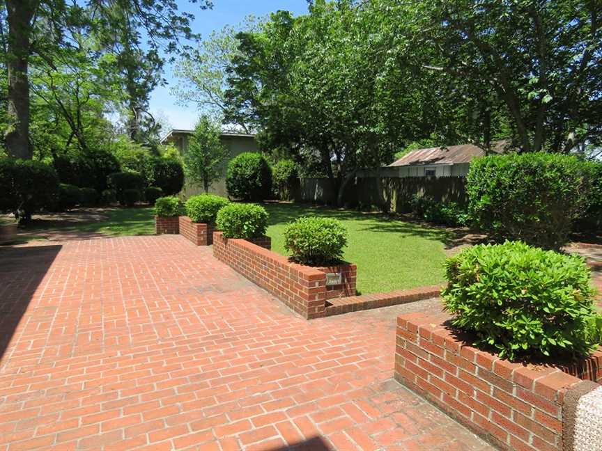 Property for sale at 1404 Lakeshore Drive