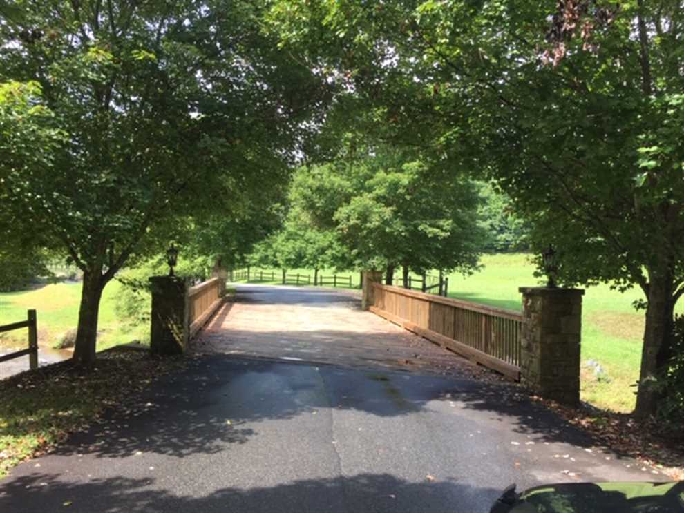 Houses and land for sale in North Carolina