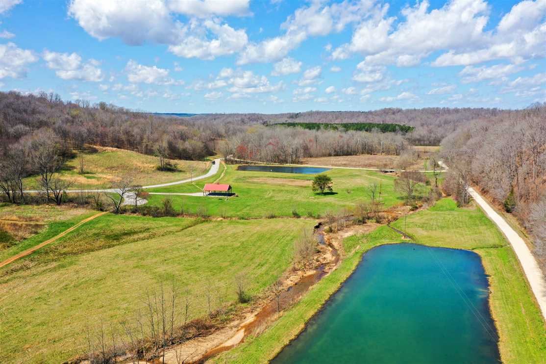 Houses and land for sale in Tennessee