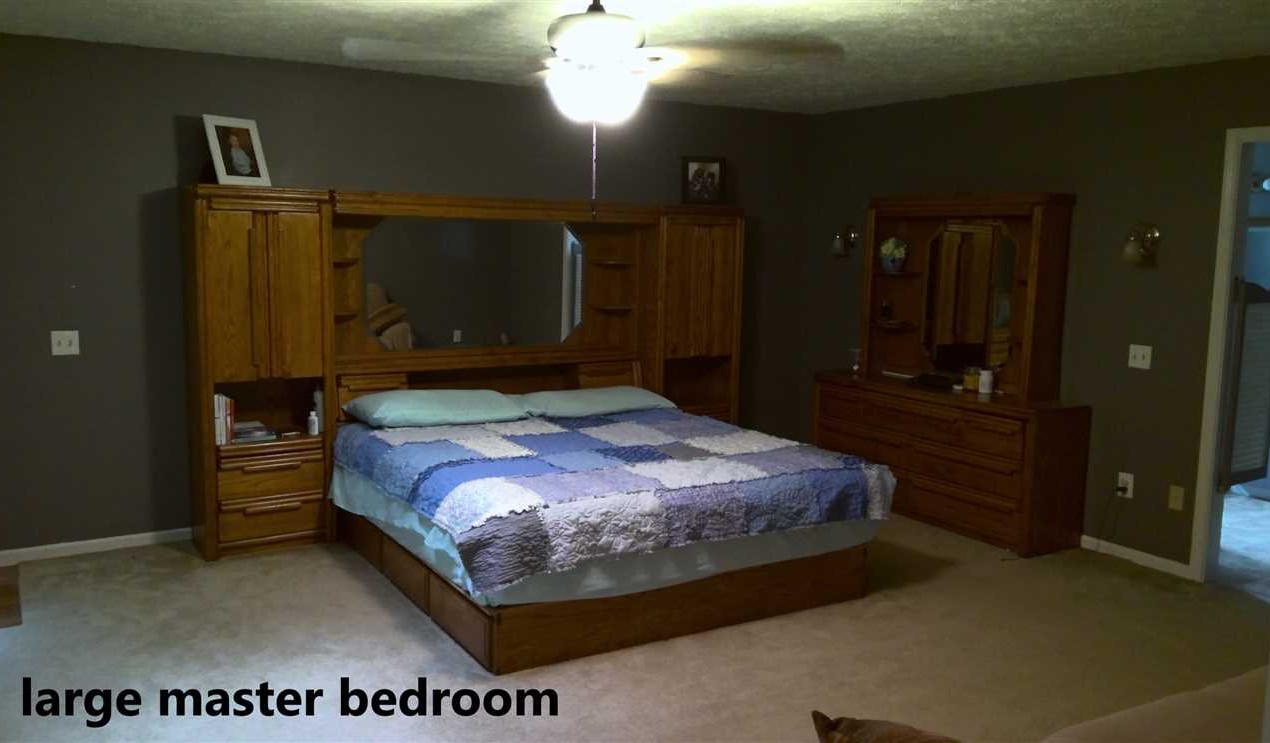 2,452 +/- sq ft home built in 1992 on 40 +/- Acres in Evening Shade, Izard County, Arkansas 72532. Real estate listing