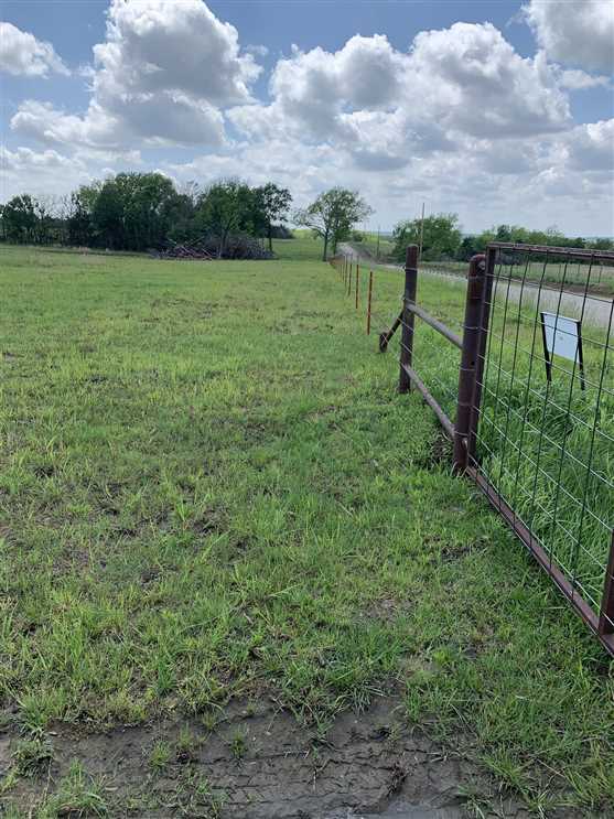 Houses and land for sale in Kansas
