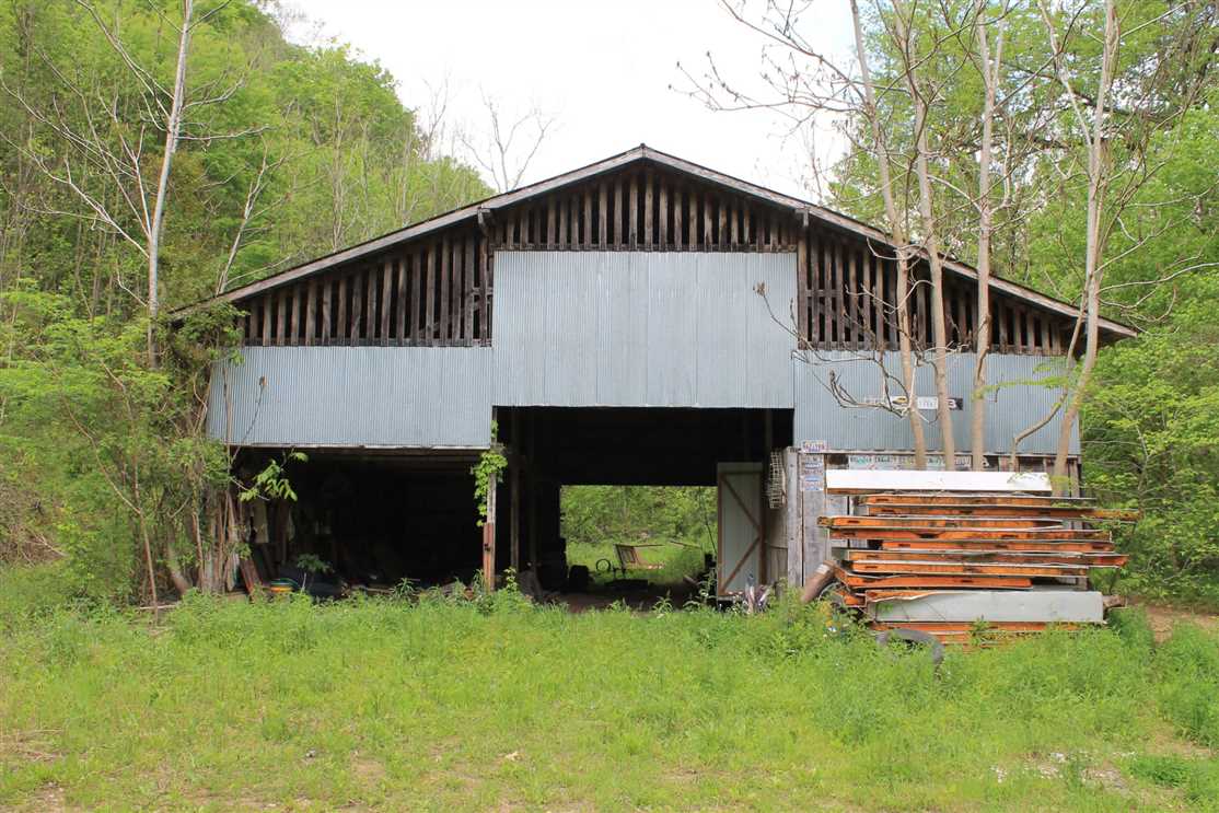 Houses and land for sale in Tennessee