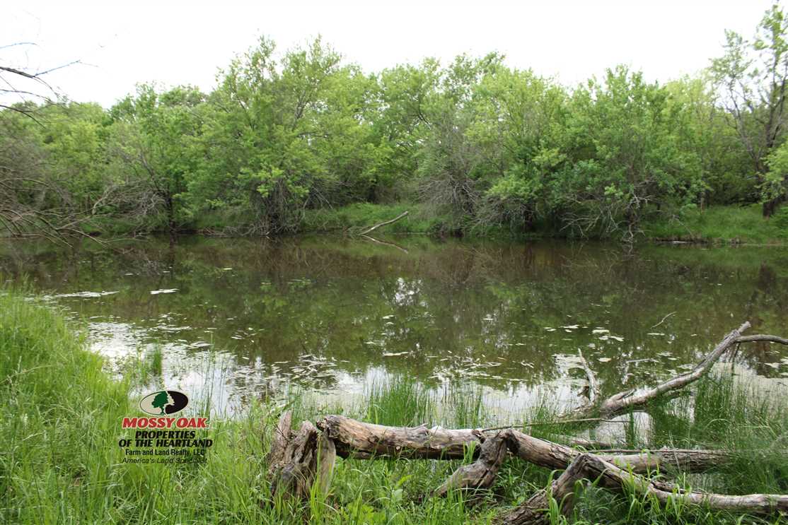 Houses and land for sale in Kansas