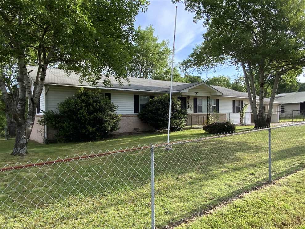 Nice, large home, fenced yard, Cave City, AR Real estate listing