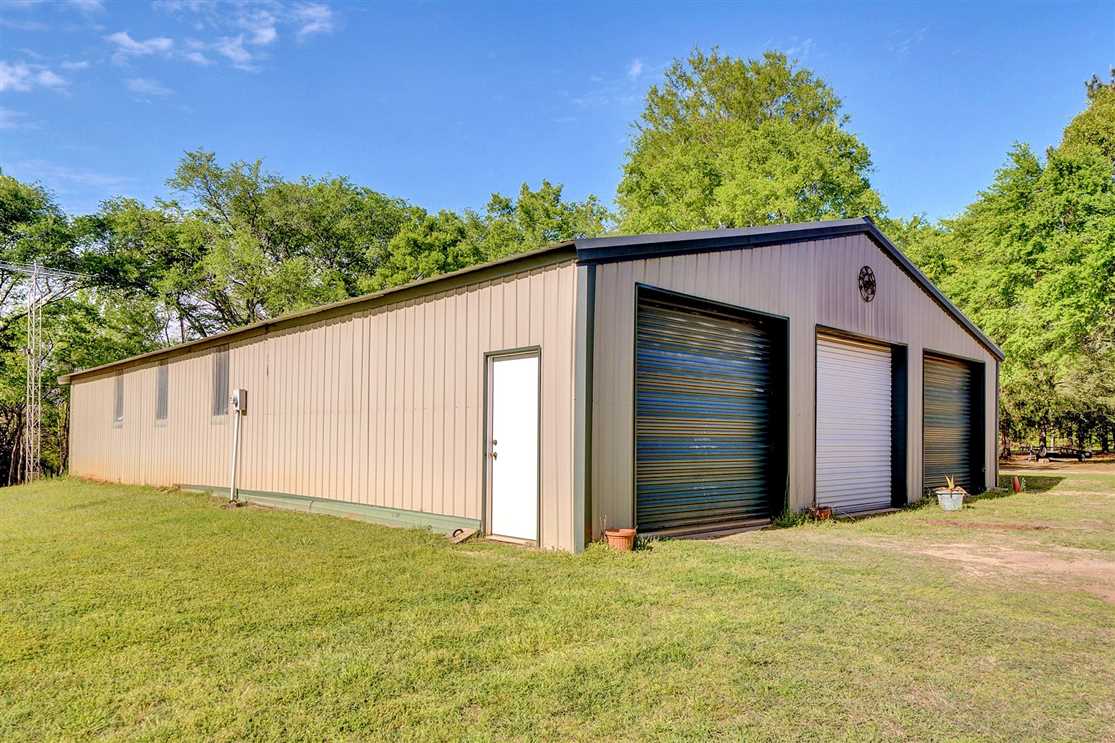 Houses and land for sale in Texas