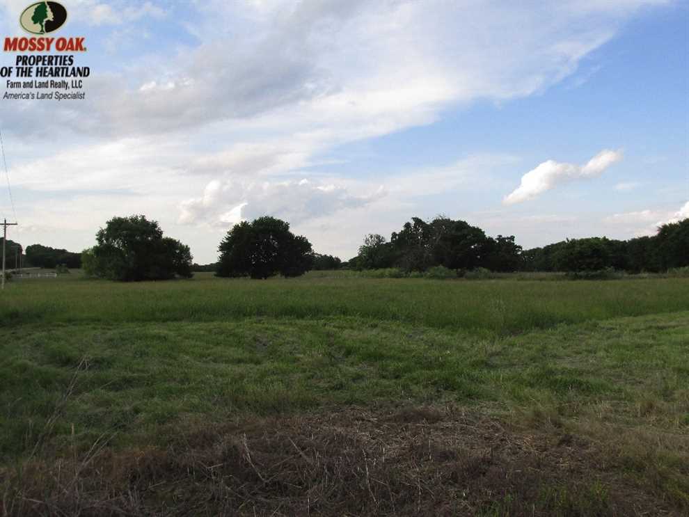 Diverse Lake 80 in Montgomery County,  Ks Real estate listing