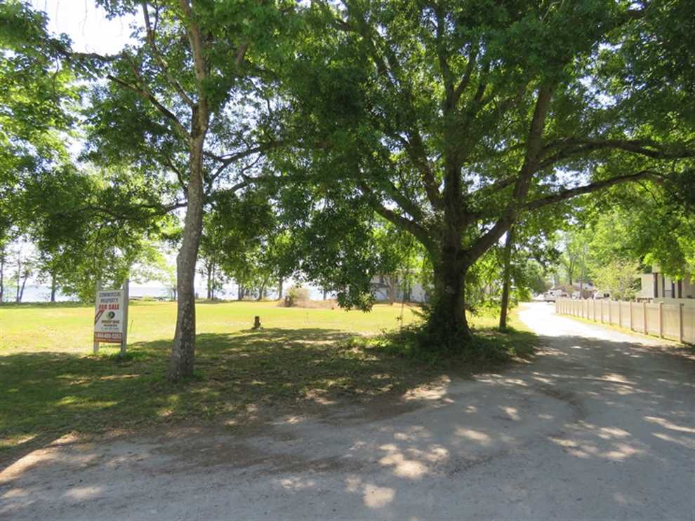 Houses and land for sale in North Carolina