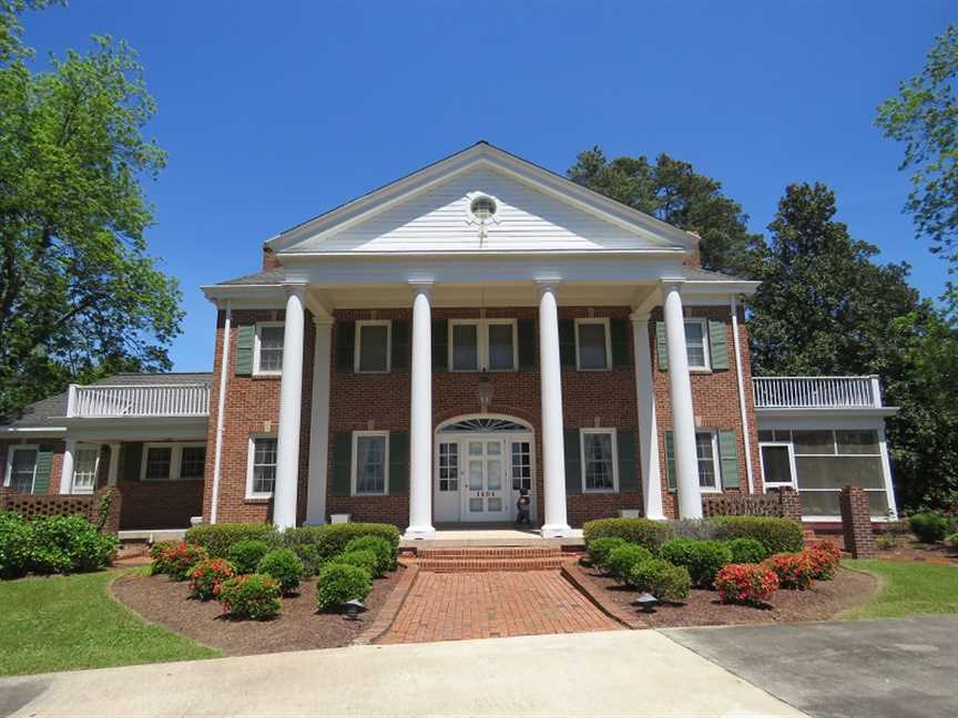 3.32 Acres with Lakefront Home for Sale in Columbus County NC! Real estate listing