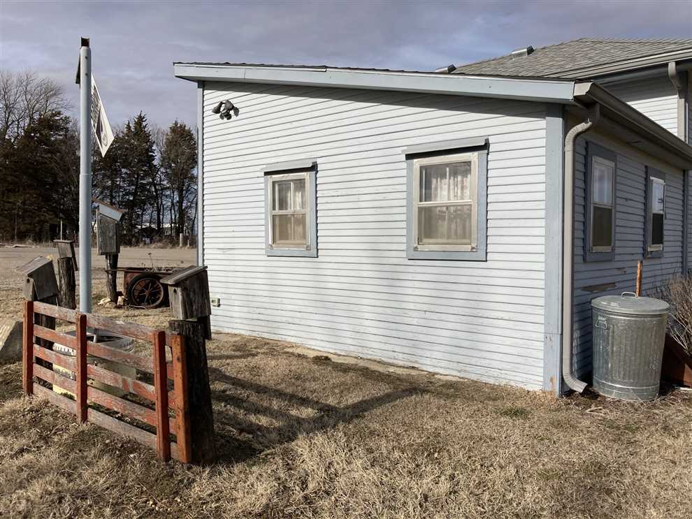 Cute, Quaint Building for Commercial Opportunity Real estate listing