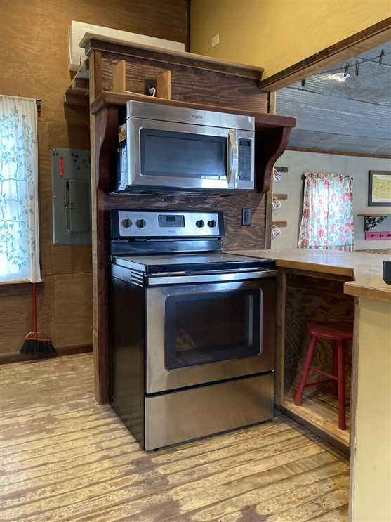 Houses and land for sale in Kansas