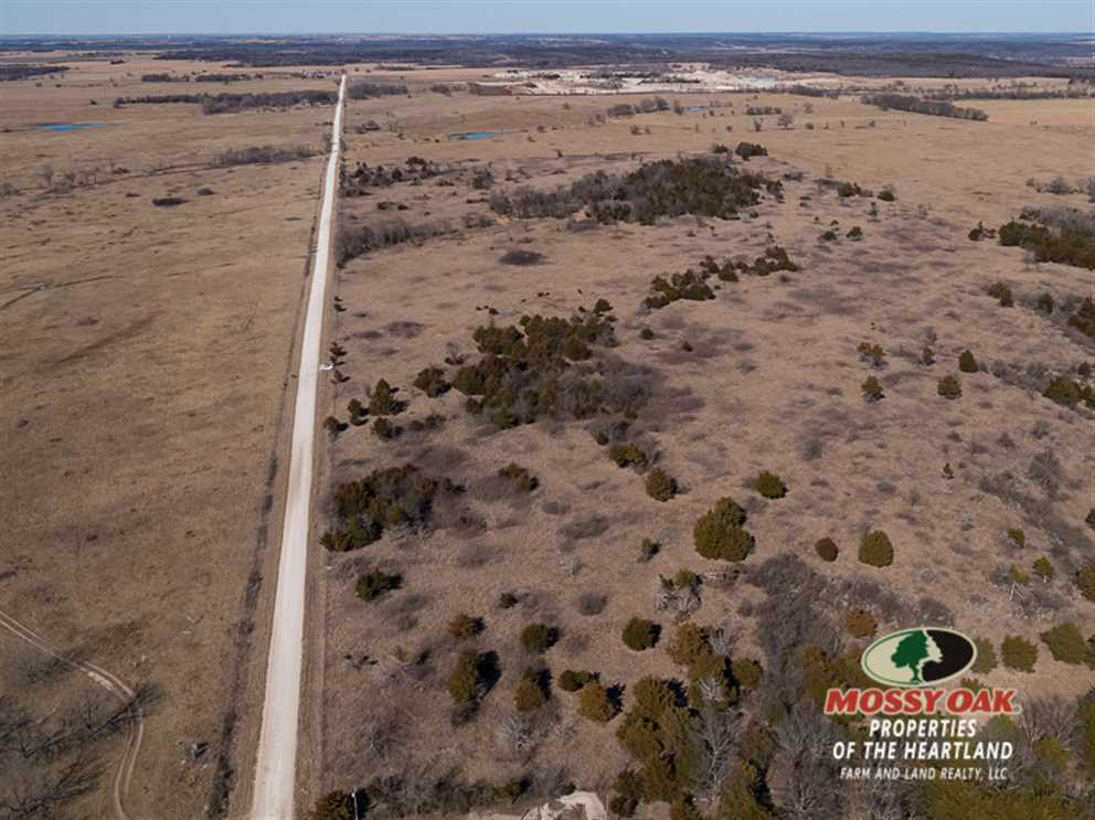 Houses and land for sale in Kansas