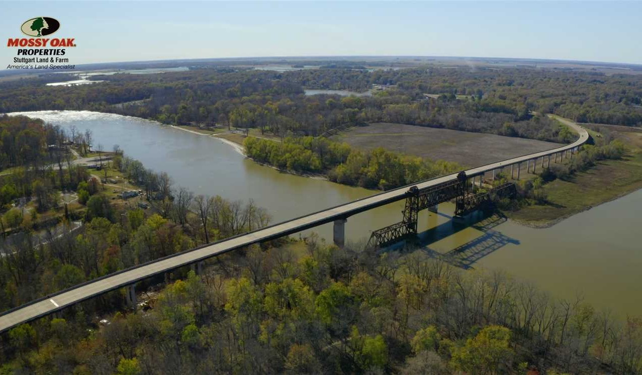 +/- 13.5 Acres with White River Frontage, De Valls Bluff, Arkansas in Prairie County Real estate listing