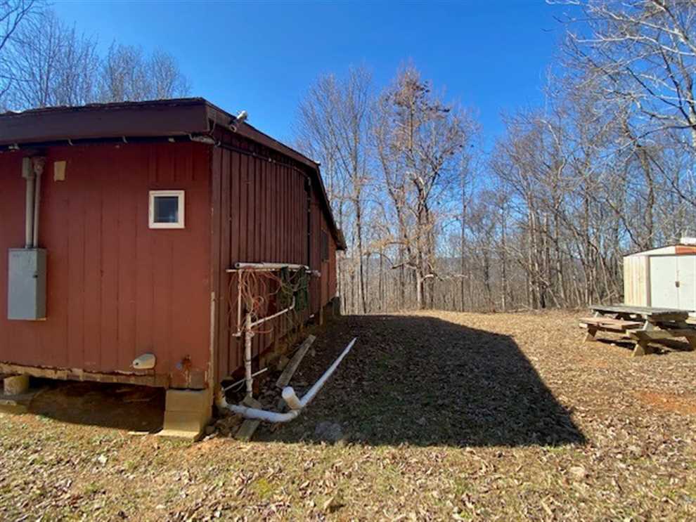 200+/-acres conveniently located over looking the beautiful Sequatchie Valley with Hunting Cabin. Real estate listing