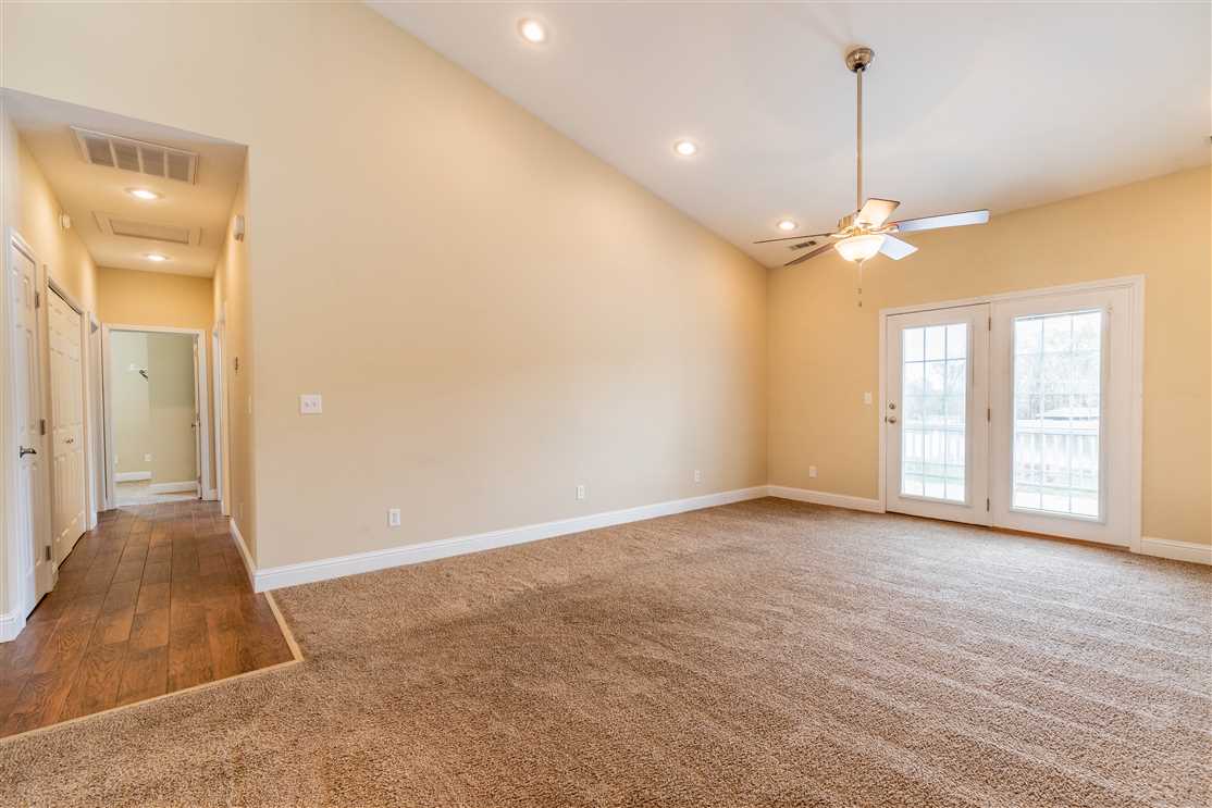 Subdivision Home For Sale in Butler County, Poplar Bluff, Missouri Real estate listing