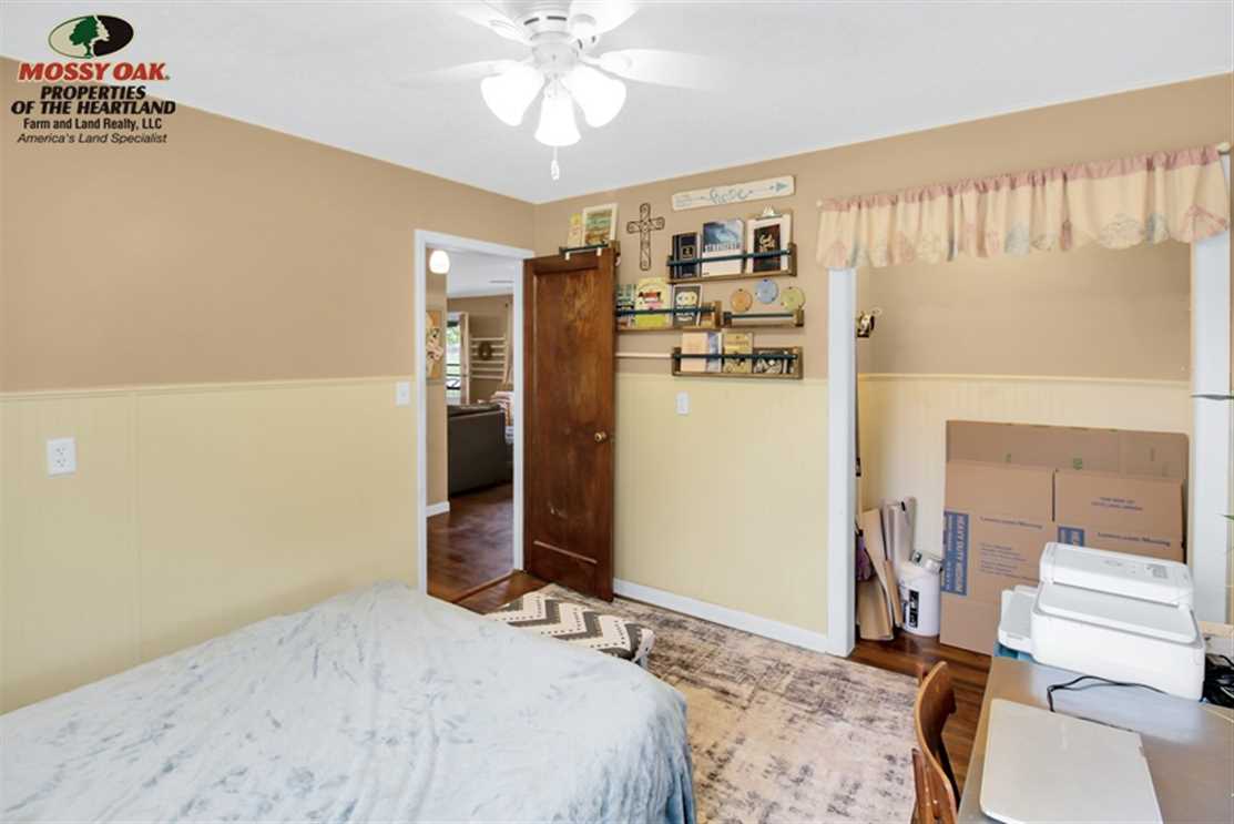 Houses and land for sale in Kansas