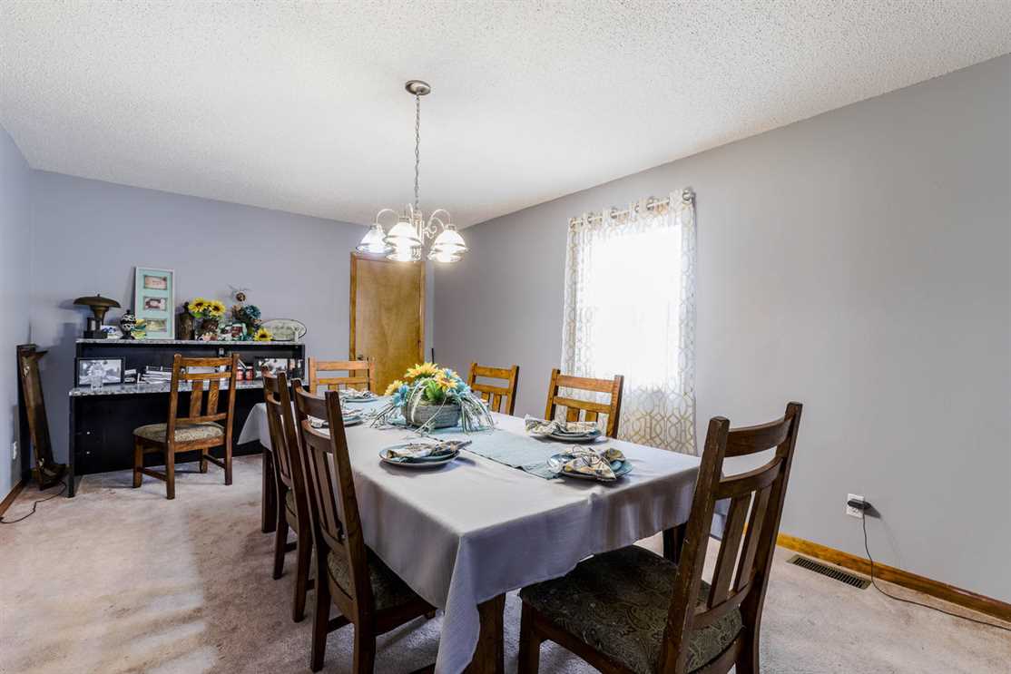 Residential Home on 2 Acres For Sale in Ripley County, Doniphan, Missouri Real estate listing