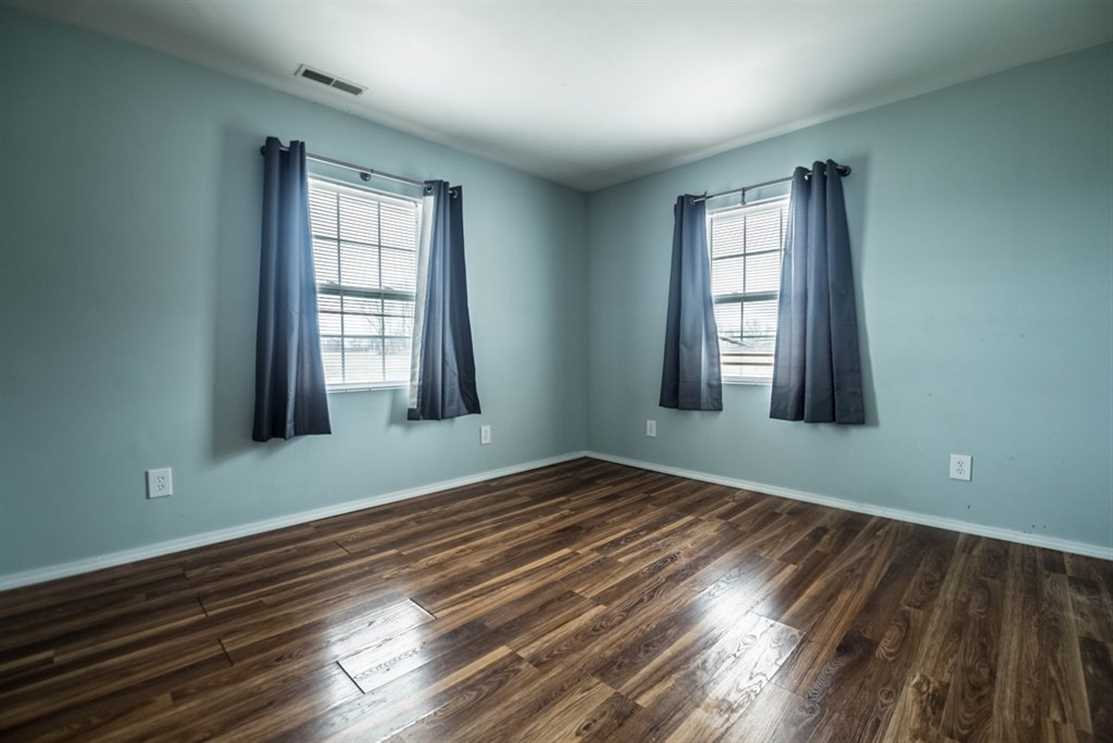 Houses and land for sale in Missouri