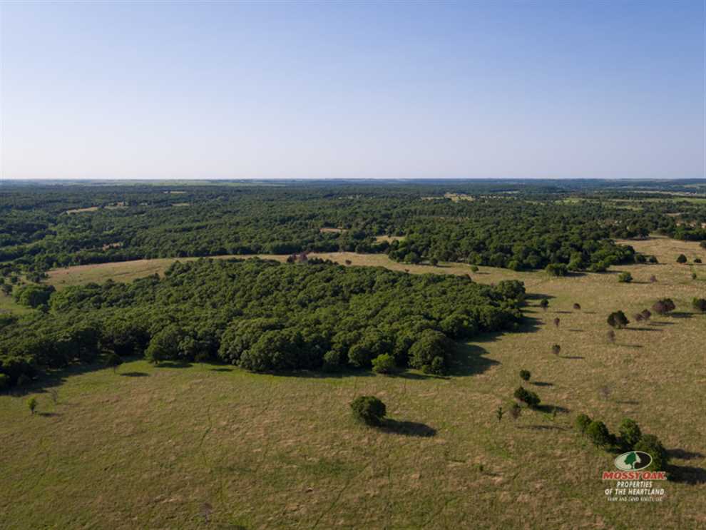 Houses and land for sale in Kansas