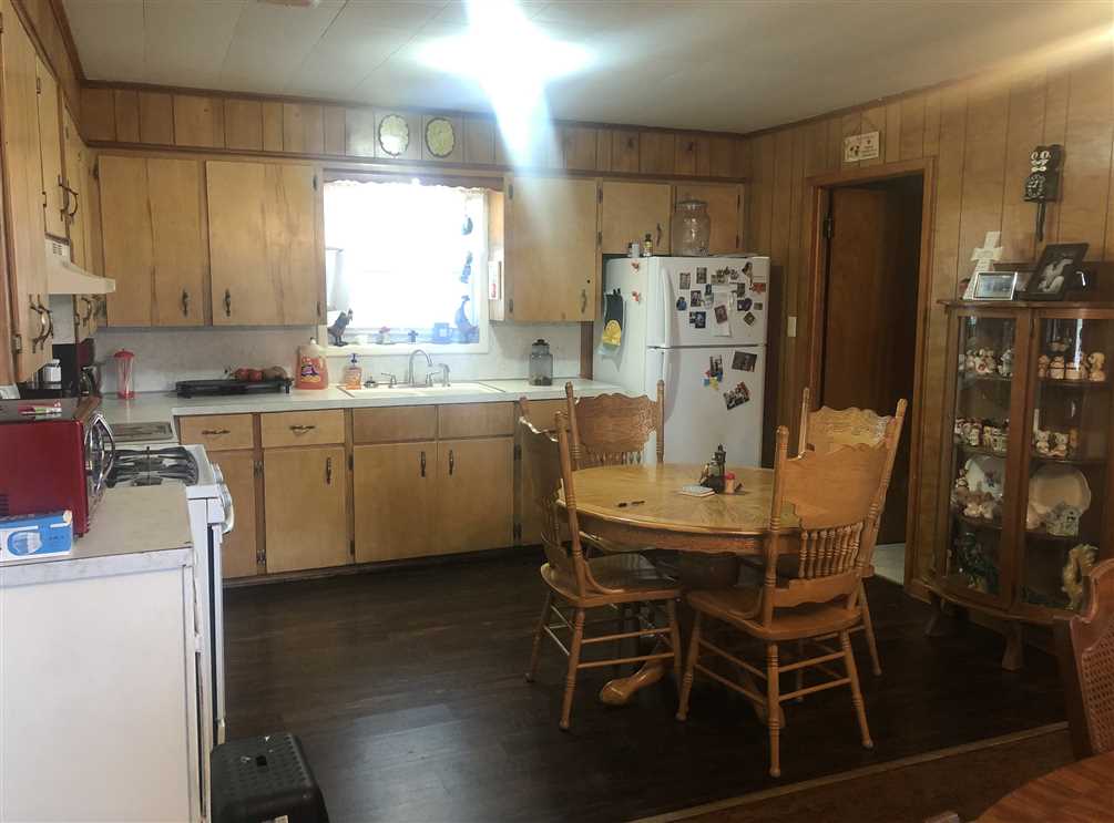 Nice 3 bedroom, 1 bath, large yard, extra lot, new roof, Hoxie, AR Real estate listing