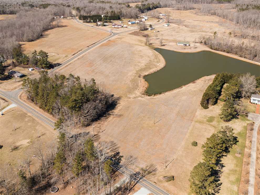 Houses and land for sale in North Carolina