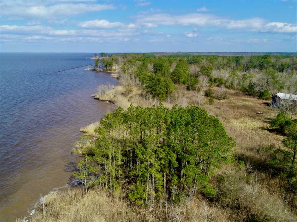 Houses and land for sale in North Carolina