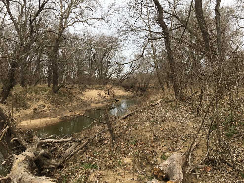 Houses and land for sale in Kansas