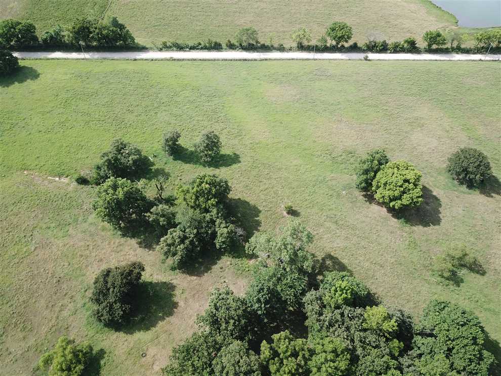 Houses and land for sale in Kansas