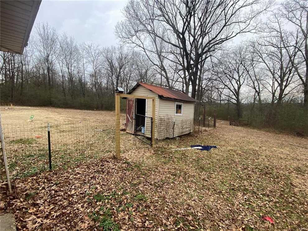 Home For Sale in 6 Acres For Sale in Ripley County, Doniphan, Missouri Real estate listing