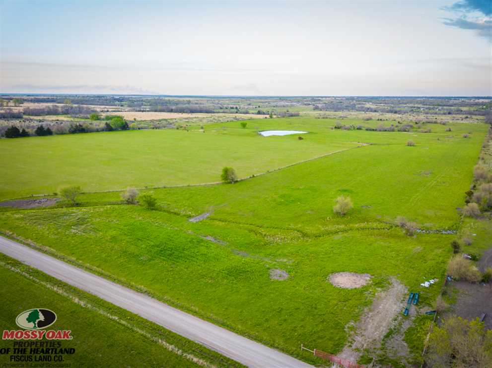 Houses and land for sale in Kansas