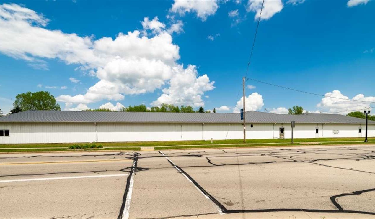 Prime Commercial Building For Sale in Princeton Wisconsin Real estate listing