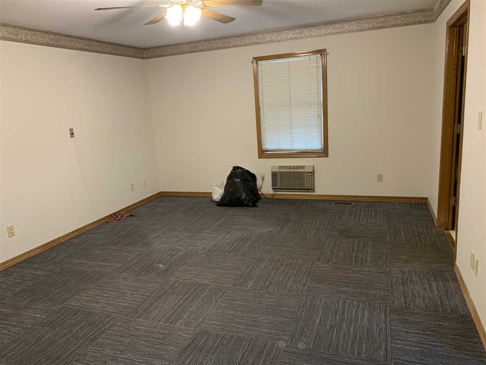 Houses and land for sale in Kansas