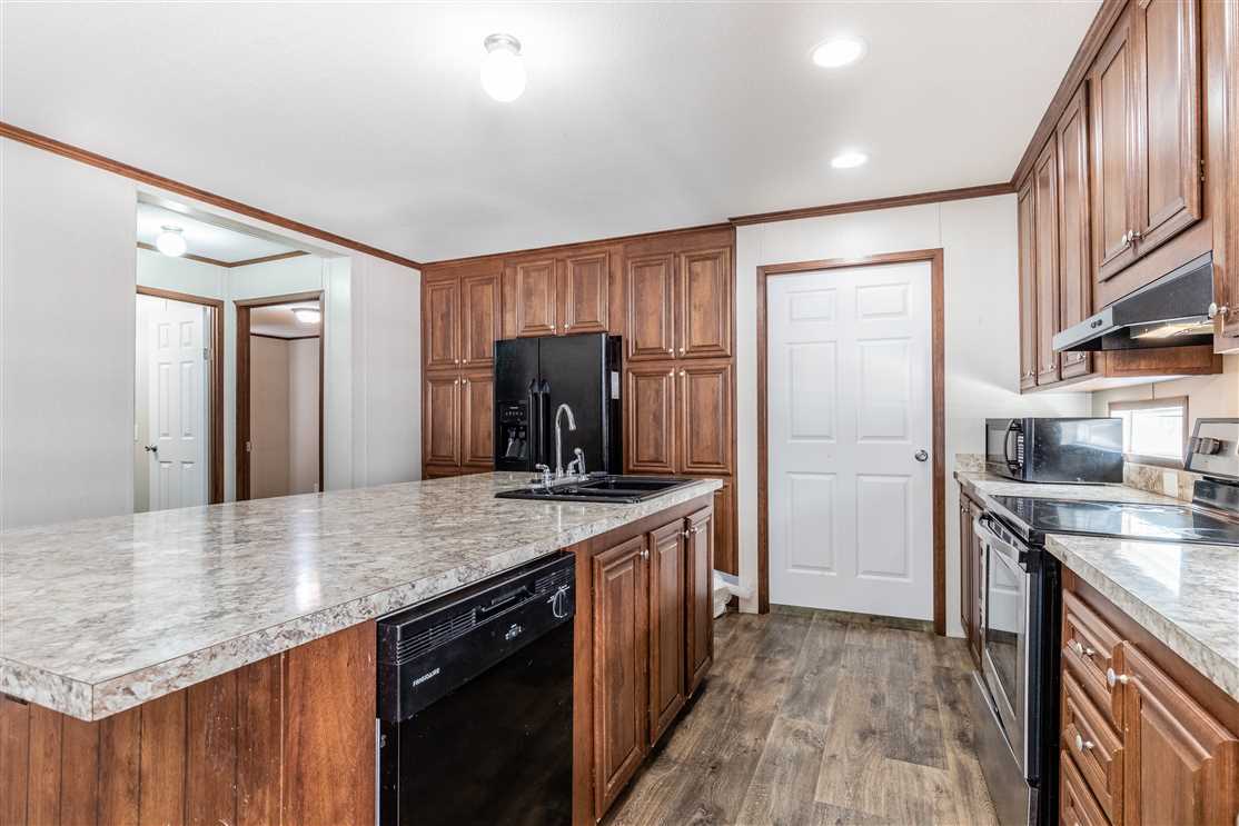 Home With Shop on 1.25 Acre For Sale in Carter County, Van Buren, Missouri Real estate listing