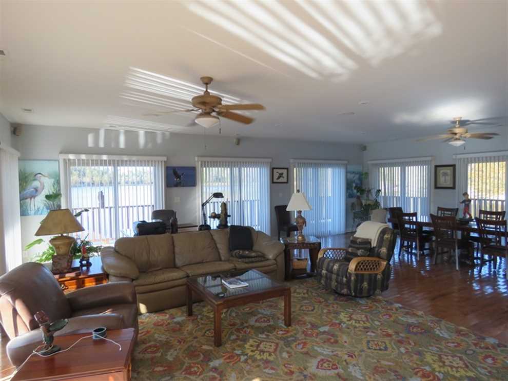 Houses and land for sale in North Carolina