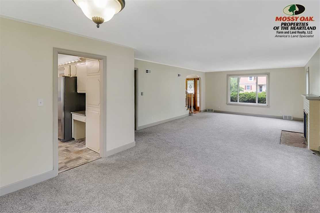 4 Bedroom Home with Pool, Sunroom, and Full Basement Real estate listing